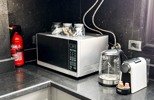 Nasr City Apartment | Xuru Stays I The Bold & Bright 3bdr Apt. 15 Min To Airport