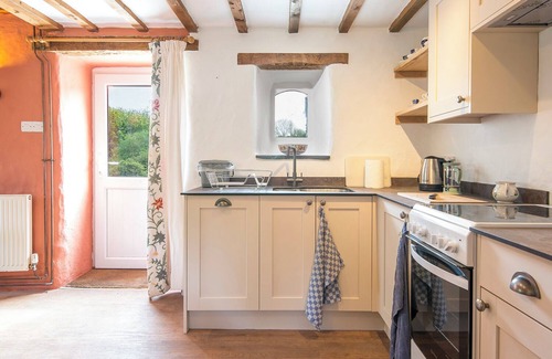 Clynderwen Cottage | Y Beudy, Holiday Cottage Near Preseli Hills, Sleeps 4, 2 bedrooms, bathrooms