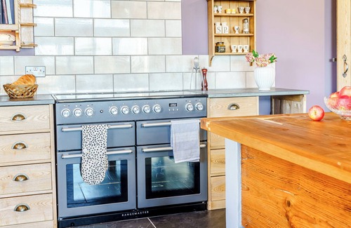 Llandissilio West Cottage | Y Glowty Newydd - UK31701