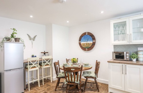 Newborough Cottage | Y GOEDWIG, pet friendly, with a garden in Newborough