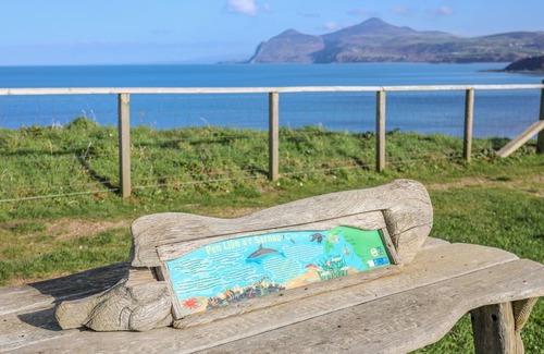 Edern Cottage | Y GYFRINACH, pet friendly, country holiday cottage in Morfa Nefyn
