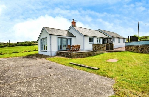 Felinwynt Cottage | Y LLaethdy - 2 Bedroomed Farm Cottage with Stunning Coastal Views