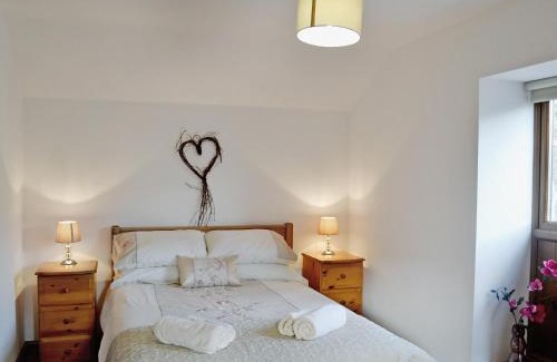 Cilybebyll House | Y Stabl-W43382