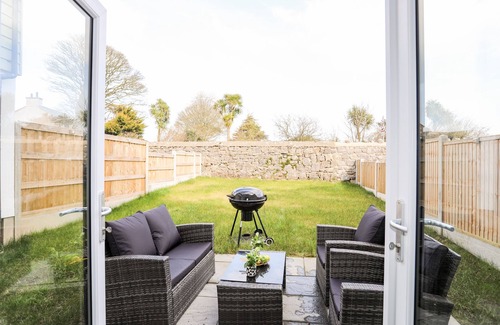 Brynteg Cottage | Y TY PREN, with a garden in Benllech