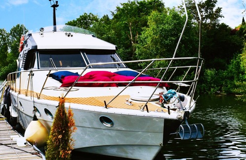 Sandrancourt Boat Rental | Yacht avec Jacuzzi pour amoureux: L'Odysea