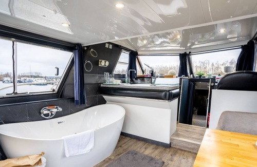 Guernes House | Yacht avec JACUZZI privatif pour amoureux L Odysea