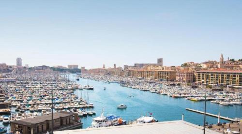 Hotel-de-Ville Boat Rental | Yacht idéalement situé au coeur du Vieux-Port
