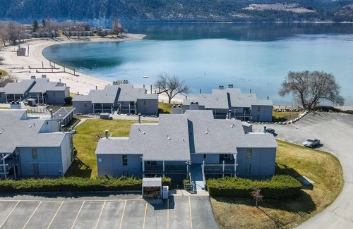 Wapato Point Condo | Yacinde B6 Beachfront and Pool with Loft and Balcony