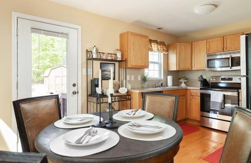 Luray House | Yak & Yeti Cabin- Next to River + Wi-Fi + A/C+ BBQ