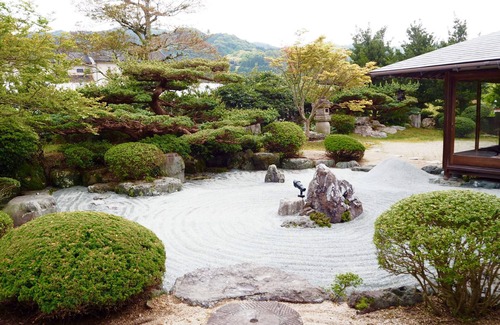 Kurume House | Yakuya Akira SHO Inn Private garden with Japanese garden · next to fish country (food and drink)
