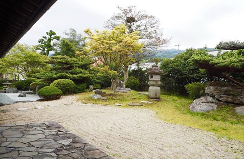 Kurume House | Yakuya Akira SHO Inn Private garden with Japanese garden · next to fish country (food and drink)