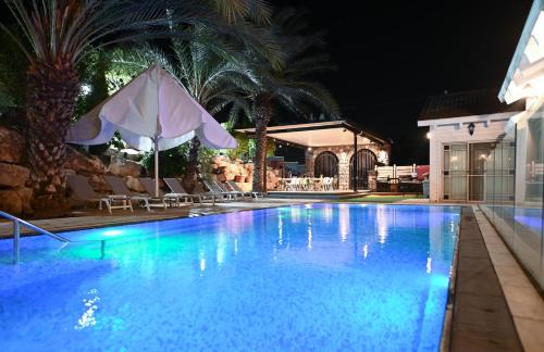 Tiberias Old City Resort | YalaRent - Liri Resort