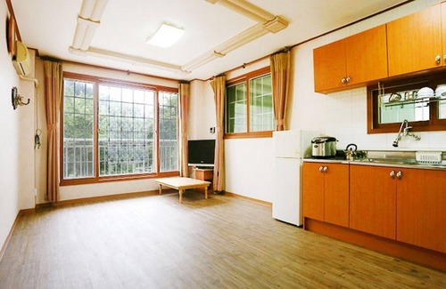 Seojong House | Yangpyeong Gyegoksaseum Pension