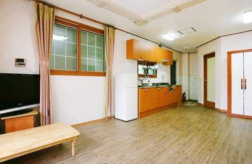 Seojong House | Yangpyeong Gyegoksaseum Pension