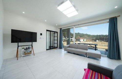 Yangyang House | Yangyang Jangyo House Dog Pool Villa Pension