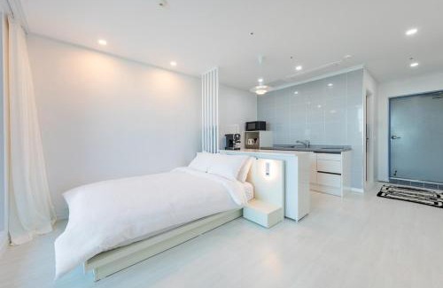 Yangyang House | Yangyang peulrora pension