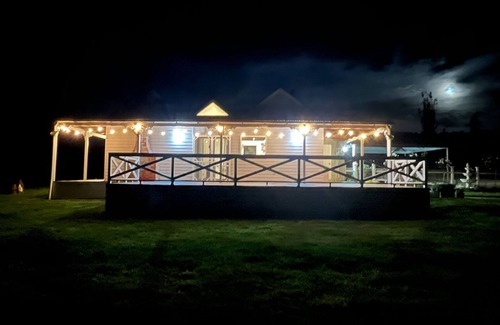 Dixons Creek Cottage | Yarra Fox Farm Farmstay in the heart of the Yarra Valley winery region.
