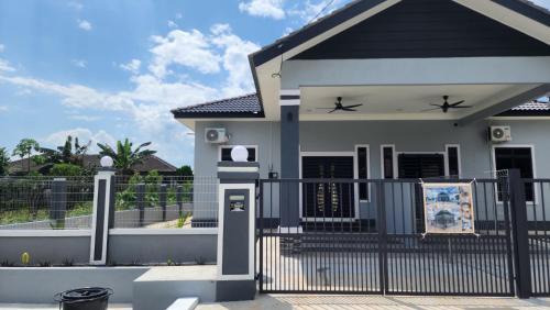 Larut House | Yash Cottage Taiping Homestay