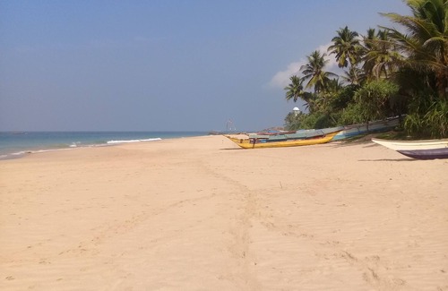 Ambalangoda Villa | Yasmin Paradise Beach House Right On The Beach Free Wi-fi