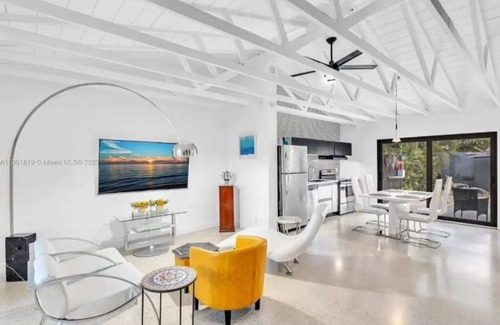 Oakland Park House | YDarshHome-2