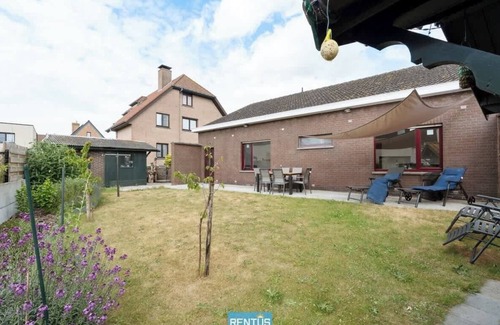 Lombardsijde House | Yde et Maré - single level home with garden