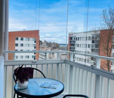 Lappeenranta Apartment | Ydinkeskusta kaksio Saimaa näkymillä, AC, WiFi, parveke