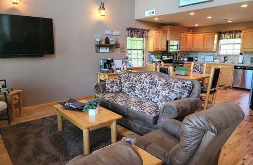 Vian House | Year-around Lake Views, 1 mile to Ramp .