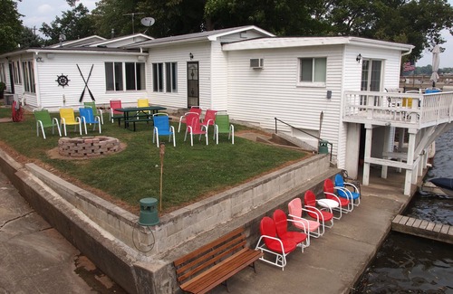 Monticello House | Year round Lake home w/wonderful frontage, nice yard w/fire pit, home theatre