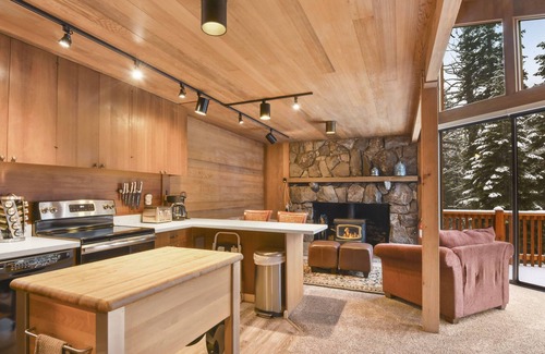 Alpine Meadows House | Year-Round Oasis w/ Private BBQ on Deck | Short Drive to Commons Beach!