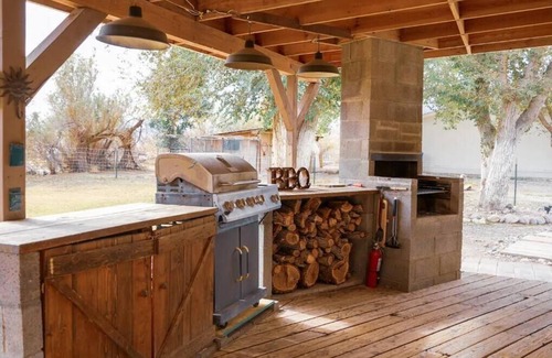 Crystal House | YEEEHAW! Cowboy Lodge near Death Valley - fun & games for all ages