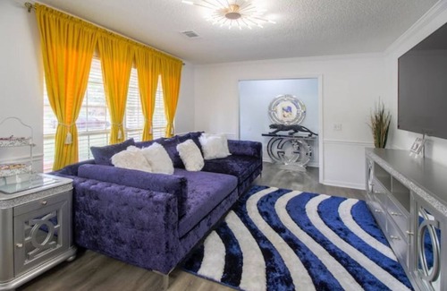 Hinesville House | Yellow Door Lodge!