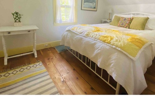 Rockland Apartment | Yellow Door Sunny New England House Apartment in Rockland ME STR22-44