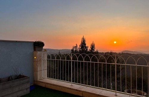 Shoresh Apartment | yellow equipment apartment with amazing view and great location