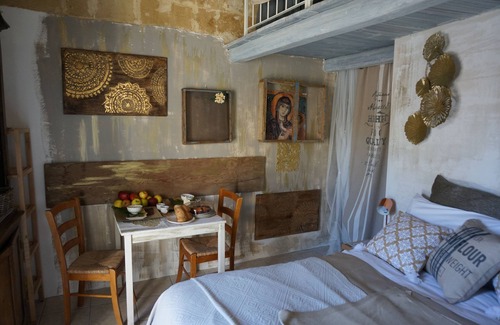 Sasso Caveoso House | Yellow gecko-in the heart of the stones