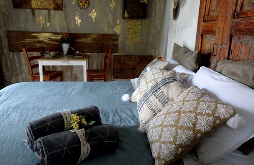 Sasso Caveoso House | Yellow gecko-in the heart of the stones