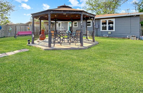 San Angelo House | Yellow Texas Star House next to Goodfellow AFB