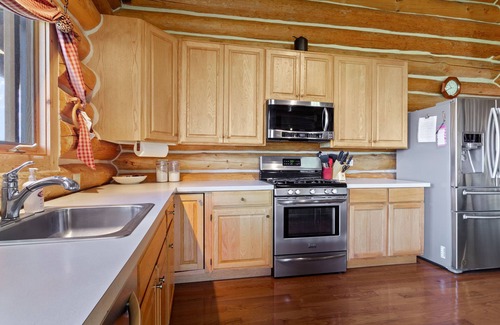 Island Park House | Yellowstone Log Home - on Henry's Lake - 18 miles from West entrance of Park