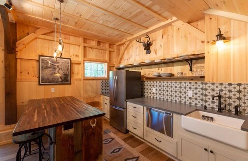 Kennebunkport House | Yellowstone Vibe Rustic Retreat at Deer Cove Barn
