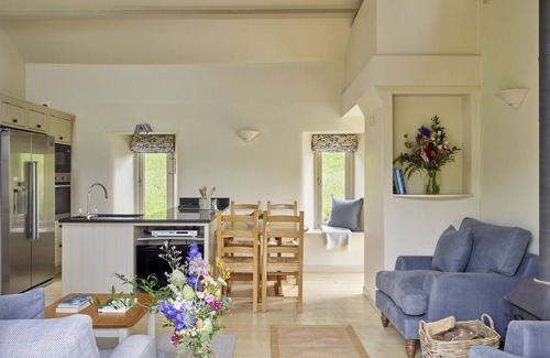Totnes Cottage | YENNADON COTTAGE, family friendly, with pool in Cornworthy