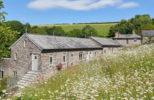 Totnes Cottage | YENNADON COTTAGE, family friendly, with pool in Cornworthy