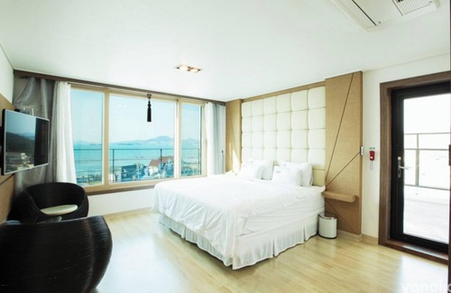 Dolsan-eup House | Yeosu Calma Pool Villa