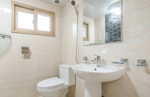Dolsan-eup House | Yeosu Falling in Blue Ocean View Pension