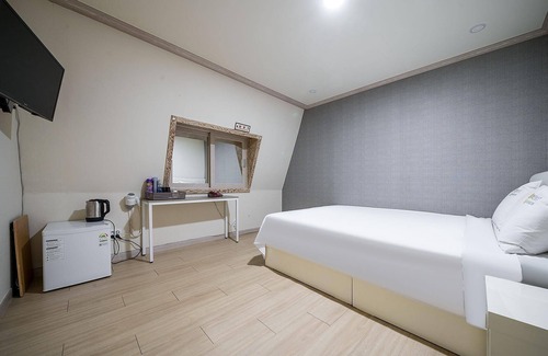 Hak-dong Hotel | Yeosu Rainbow Self Check-in Motel