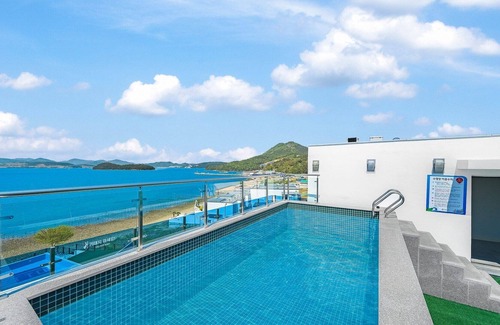 Dolsan-eup House | Yeosu Riaeddo Poolvilla Pension