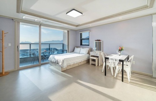 Hwajeong House | Yeosu Wayo Ocean View Pension