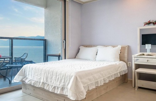 Hwajeong House | Yeosu Wayo Ocean View Pension