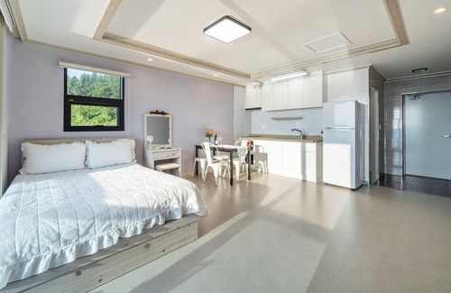Hwajeong House | Yeosu Wayo Ocean View Pension