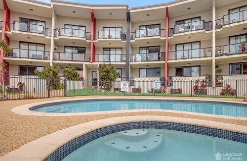 Yeppoon Apartment | YEPPOON CBD FULLY FURNISHED APARTMENT WITH POOL!