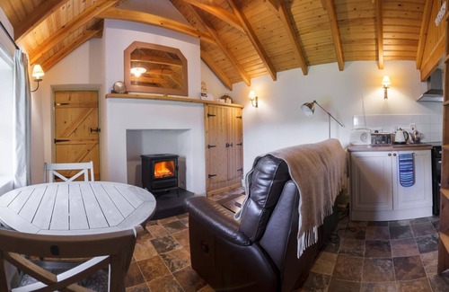 Kirk Braddon Cottage | Yn-Thie-Thooit - a holiday cottage that sleeps 2 guests in 1 bedroom