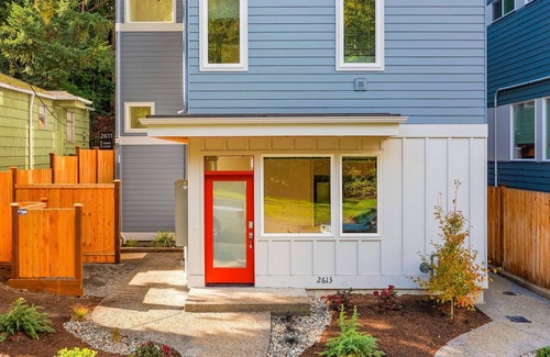 North Queen Anne Apartment | Yoda's Swamp Suite in Queen Anne